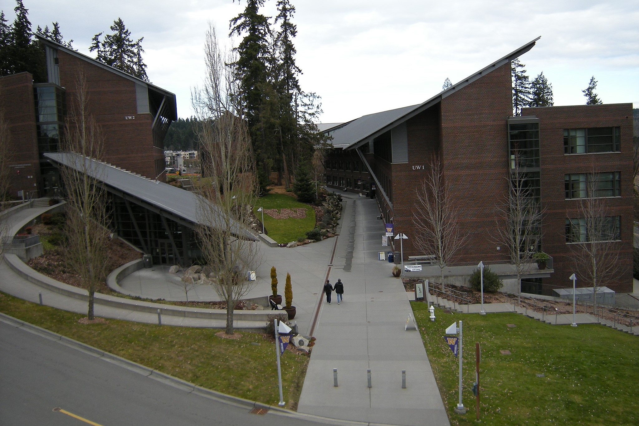 UW Bothell, Joe Mabel, CC BY-SA 3.0 <http://creativecommons.org/licenses/by-sa/3.0/>, via Wikimedia Commons