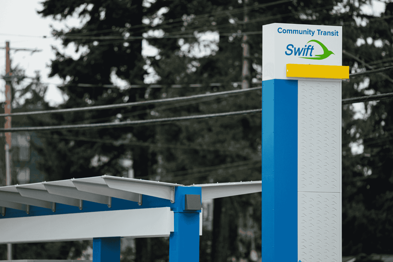 Photo shows what a Swift Gold Line station would look like with a yellow-gold bar on its station marker
