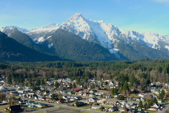 An image of the town below the snowy mountains of Darrington, WA