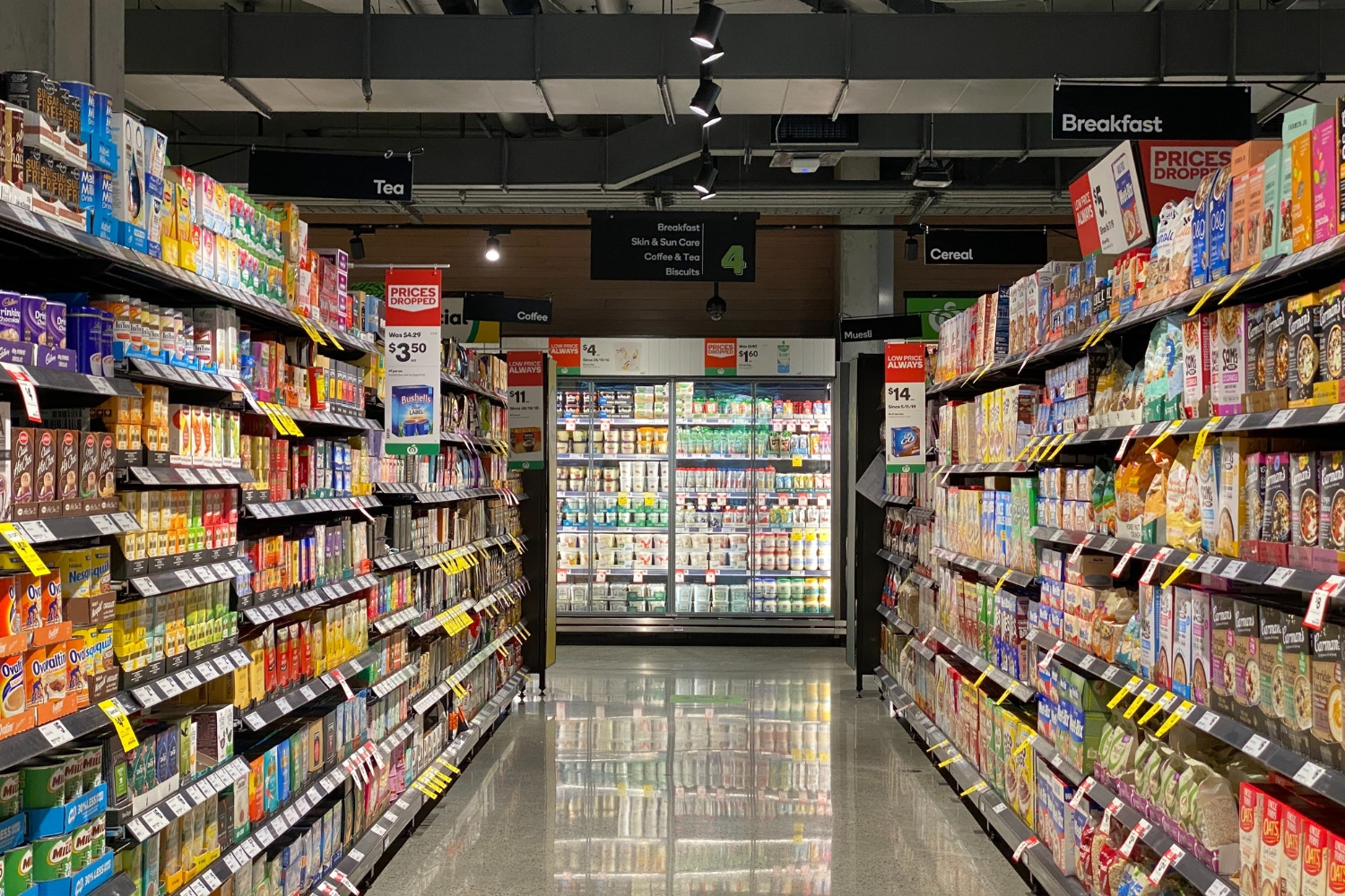 Image of a grocery store aisle - Franki Chamaki for Unsplash