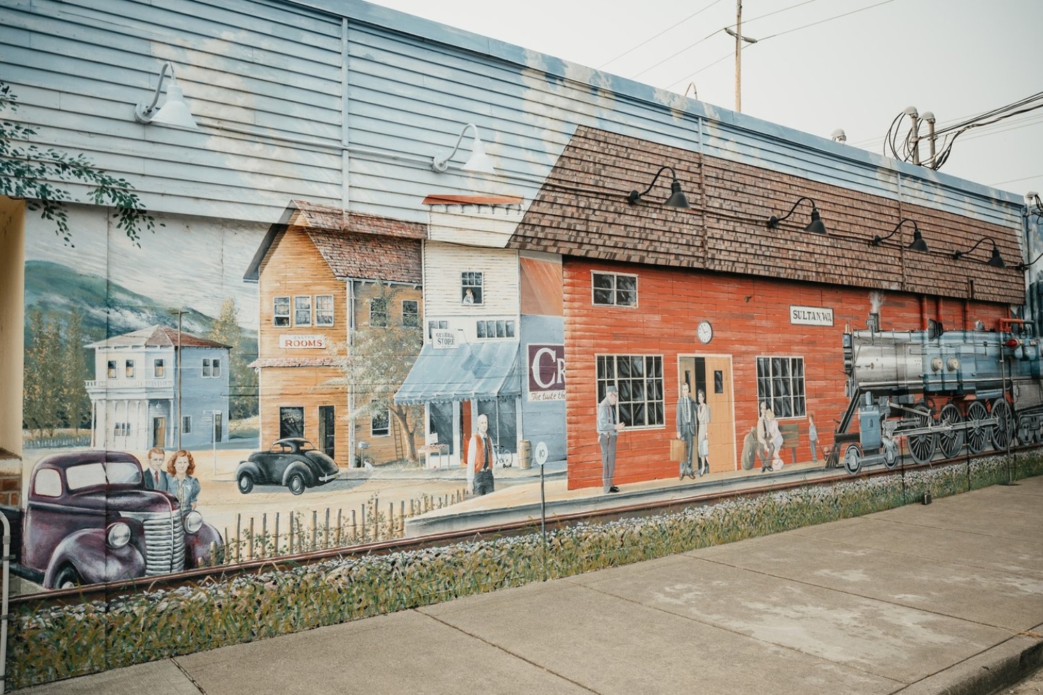An image of a local mural in Downtown Monroe